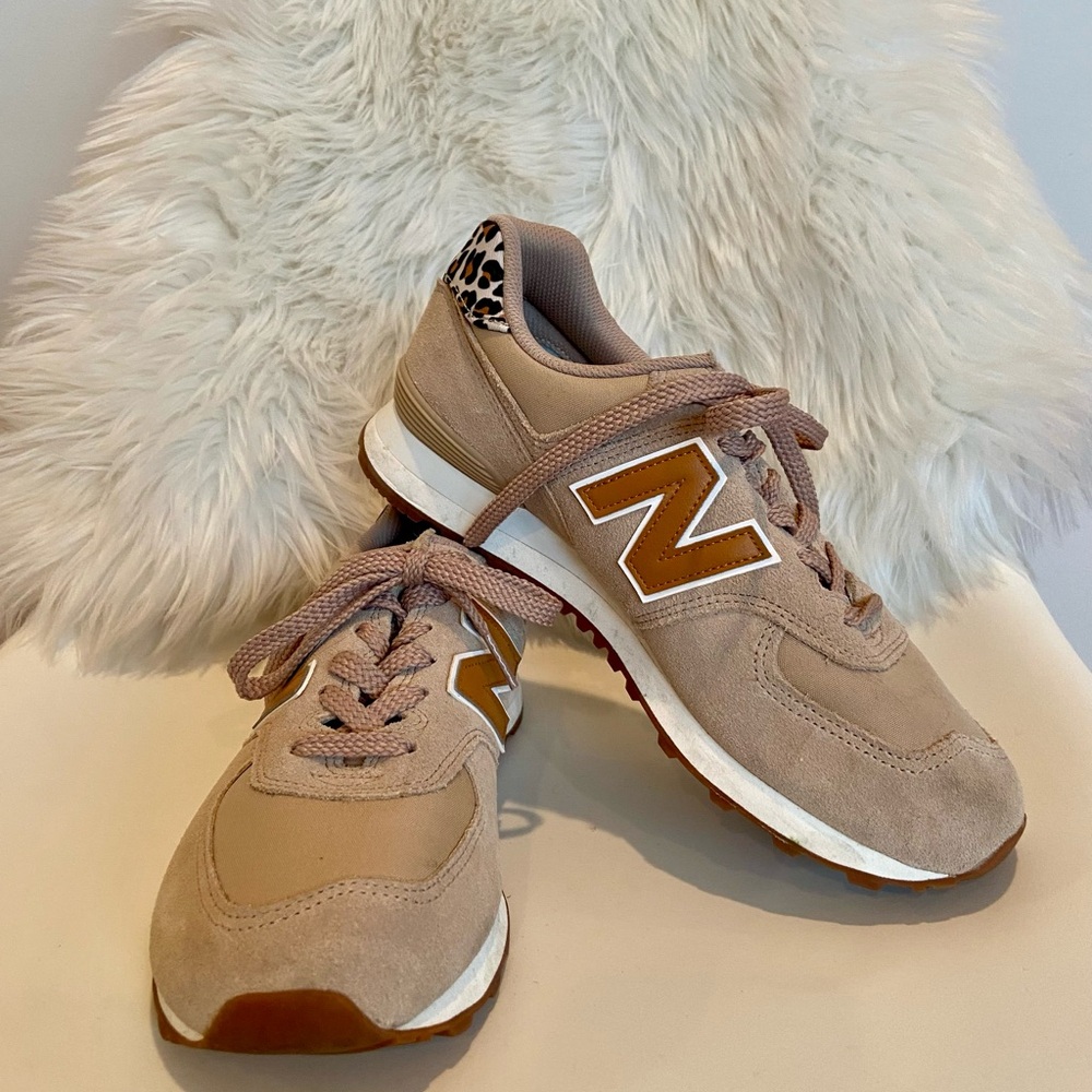 New Balance Women’s 574 V2 Animal Print Sneaker in color Mindful, size 11.5 - Picture 2 of 11